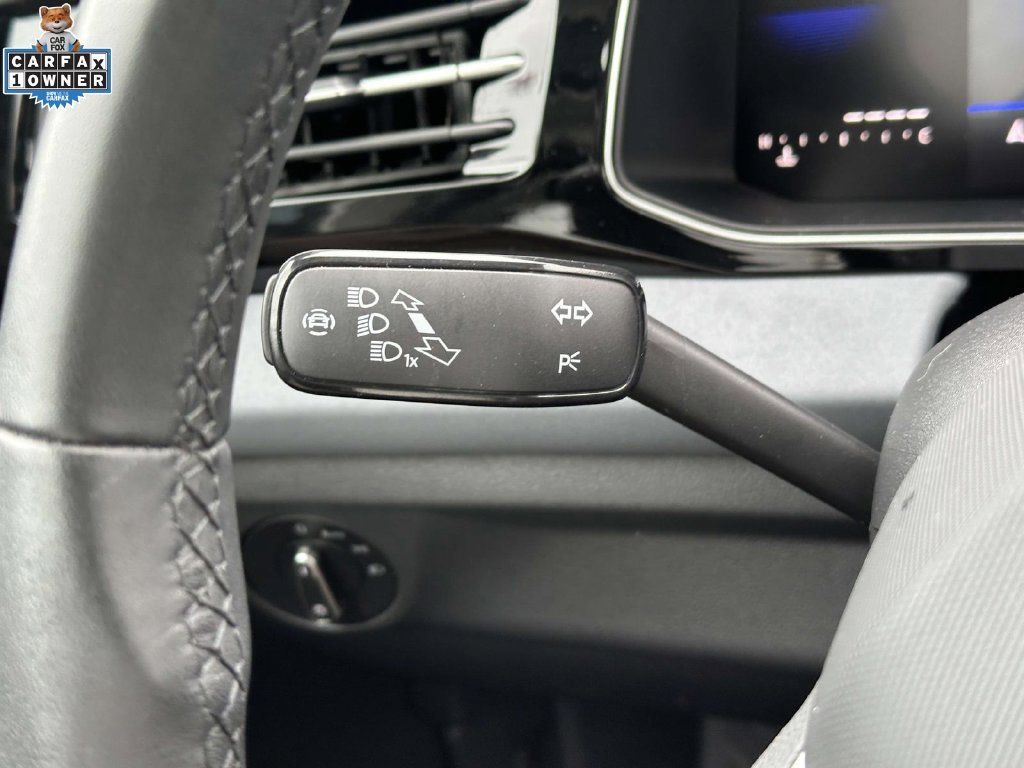 Used 2026 Volkswagen Jetta SE FWD image 24