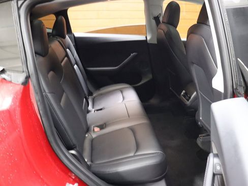 Used 2022 Tesla Model Y Long Range image 41