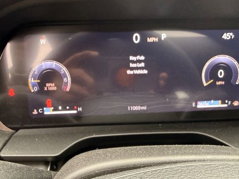 Certified 2025 Jeep Grand Cherokee Altitude image 17