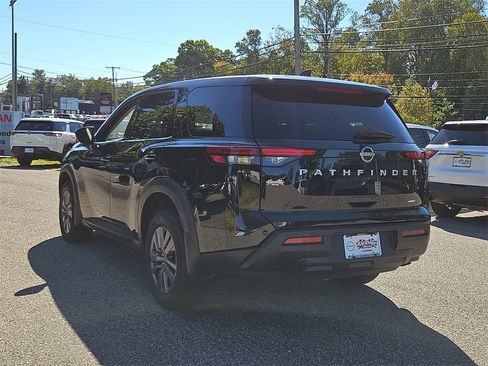 Certified 2024 Nissan Pathfinder S image 5