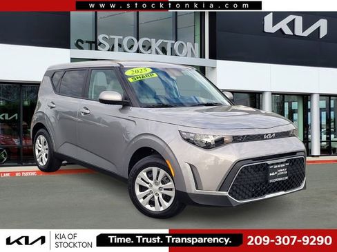 Used 2025 Kia Soul LX FWD image 1