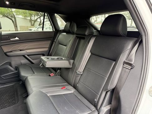 Used 2023 Volkswagen Atlas Cross Sport SE FWD image 17
