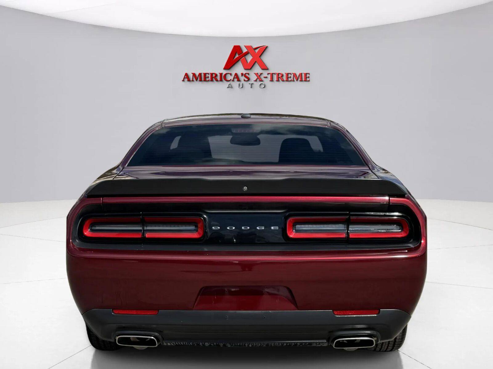 Used 2019 Dodge Challenger SXT RWD image 4