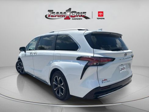 Used 2026 Toyota Sienna Platinum AWD/4WD image 5