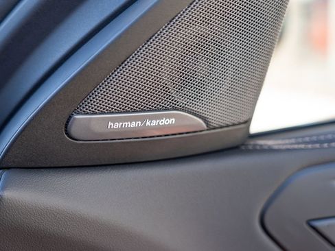 Used 2025 BMW X6 xDrive40i w/ Climate Comfort Package image 19