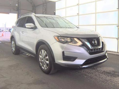 Used 2019 Nissan Rogue S w/ Special Edition Package FWD image 3