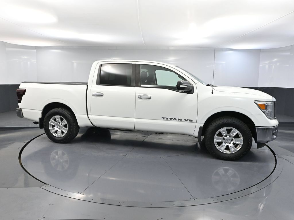 Used 2018 Nissan Titan SV AWD/4WD image 2