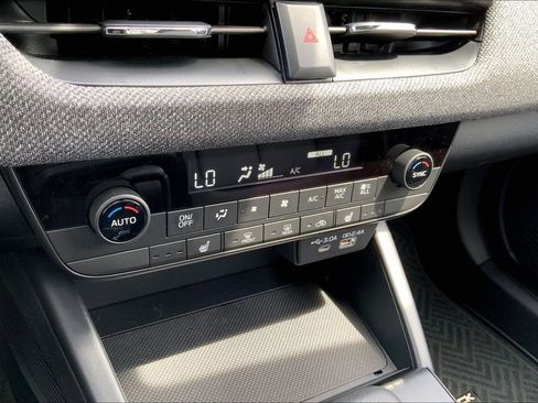 Used 2026 Subaru Outback Premium AWD/4WD image 15