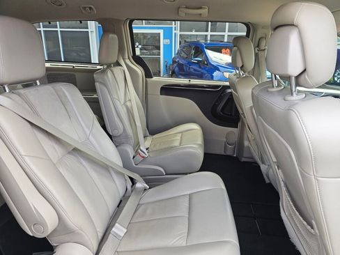 Used 2011 Chrysler Town & Country Limited FWD image 14