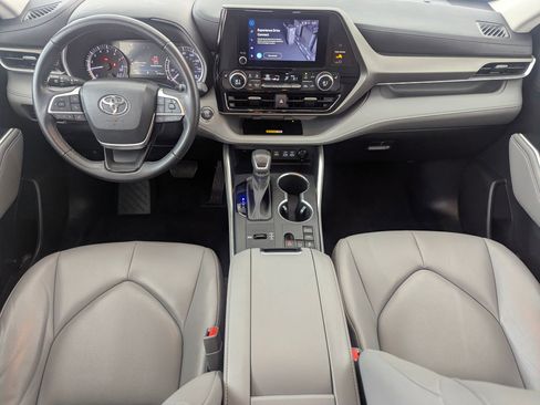 Used 2023 Toyota Highlander XLE image 15