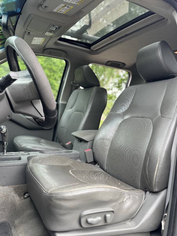 Used 2011 Nissan Frontier SL w/ Moonroof Pkg AWD/4WD image 3