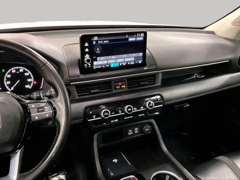 Used 2023 Honda Pilot Touring image 7