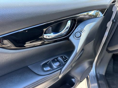 Used 2022 Nissan Rogue Sport SL FWD image 22