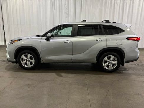 Used 2023 Toyota Highlander LE AWD/4WD image 7