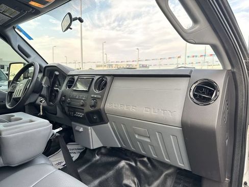 Used 2016 Ford F250 XL w/ Power Equipment Group AWD/4WD image 18