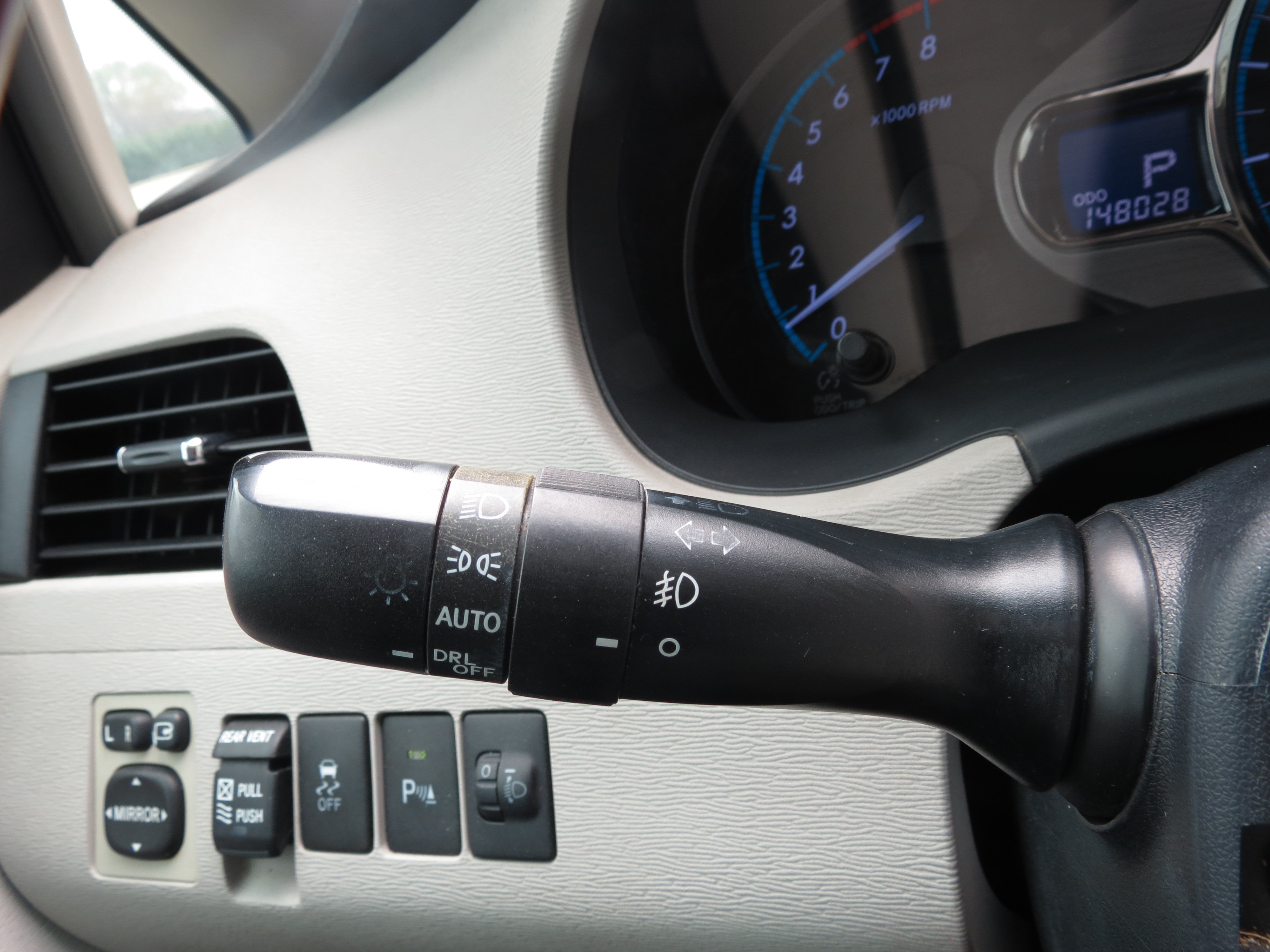 Used 2011 Toyota Sienna Limited w/ Premium Pkg FWD image 16