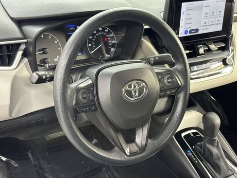 Used 2023 Toyota Corolla LE image 20