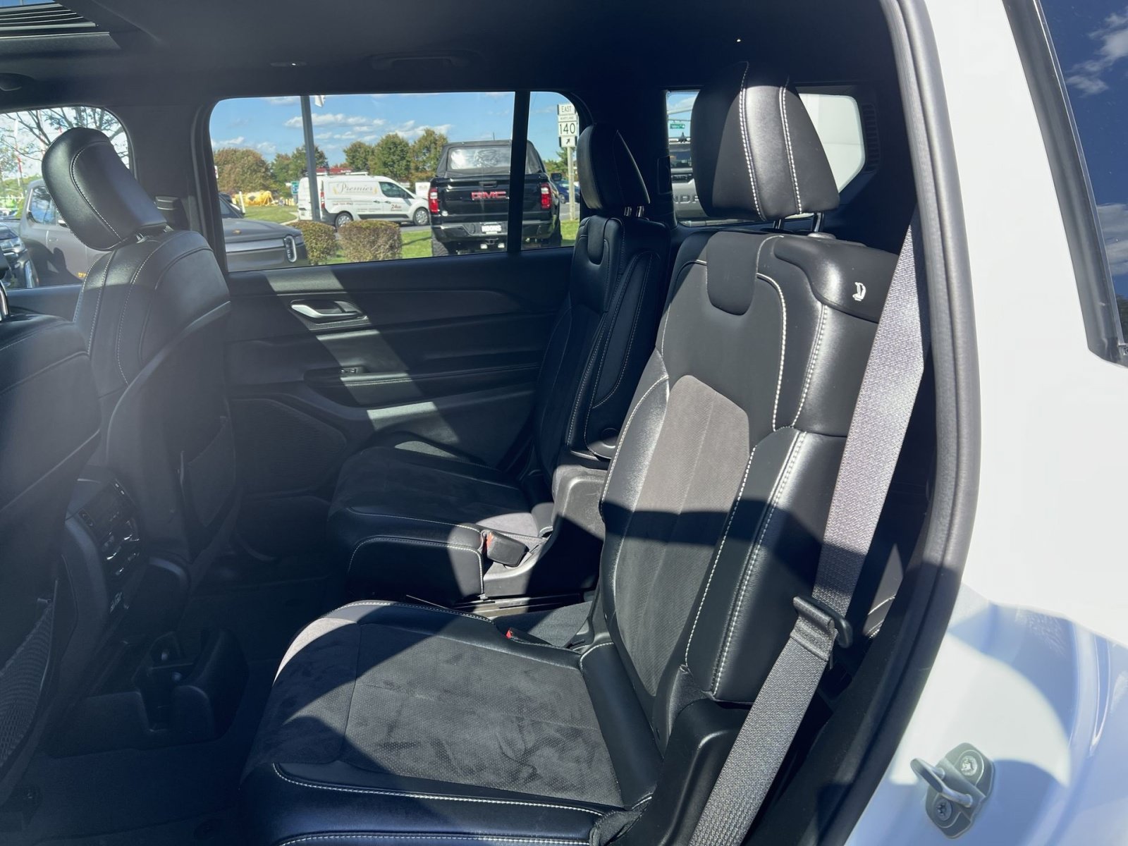 Used 2023 Jeep Grand Cherokee L Altitude AWD/4WD image 24