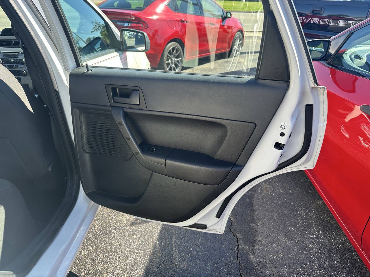 Used 2010 Ford Focus SE FWD image 23