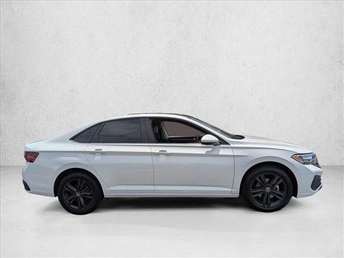 Used 2022 Volkswagen Jetta SE FWD image 5