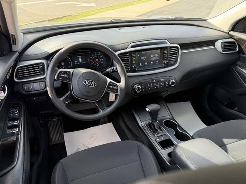 Used 2019 Kia Sorento AWD image 12
