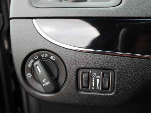 Used 2017 Dodge Grand Caravan SXT w/ Driver Convenience Group image 12