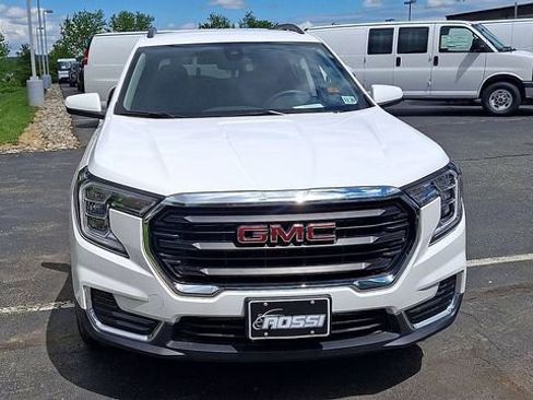 Certified 2024 GMC Terrain SLE w/ Driver Convenience Package AWD/4WD image 3