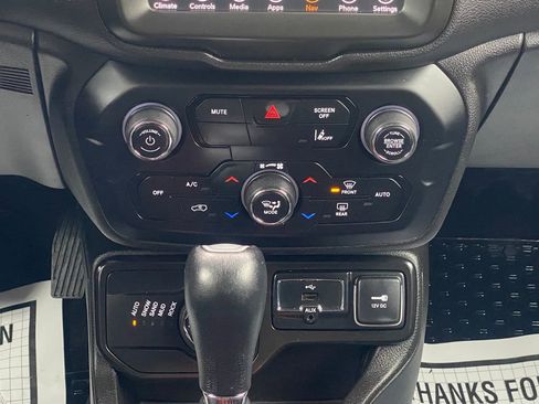 Used 2022 Jeep Renegade Trailhawk w/ Trailer Tow Group AWD/4WD image 23