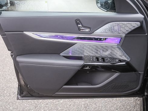 Used 2025 BMW i7 eDrive50 w/ M Sport Package image 17