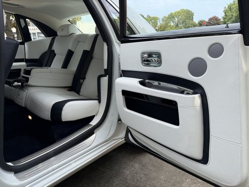 Used 2018 Rolls-Royce Ghost RWD image 35