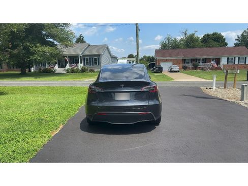 Used 2025 Tesla Model Y Long Range RWD image 4