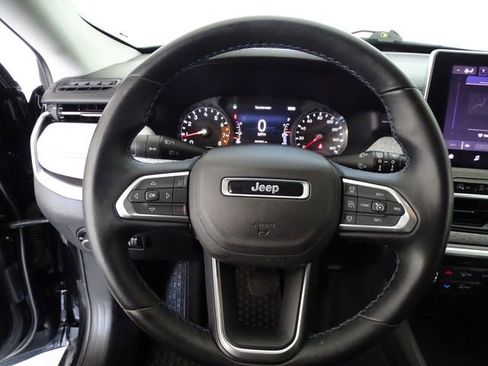 Used 2022 Jeep Compass Latitude w/ Sun and Sound Group AWD/4WD image 6
