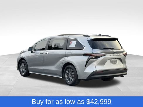 Used 2023 Toyota Sienna XLE FWD image 7