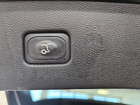 Used 2023 Ford Edge Titanium AWD/4WD image 31