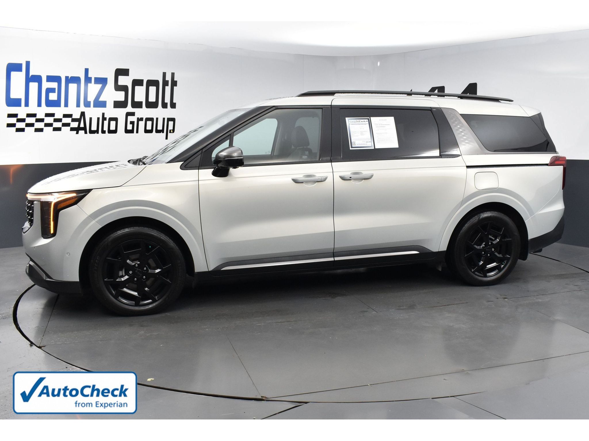 Used 2025 Kia Carnival SX Prestige FWD image 2