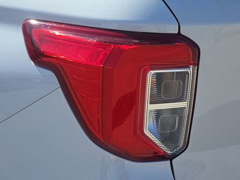 Used 2022 Ford Explorer XLT w/ Equipment Group 202A image 10