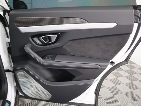 Used 2022 Lamborghini Urus image 28