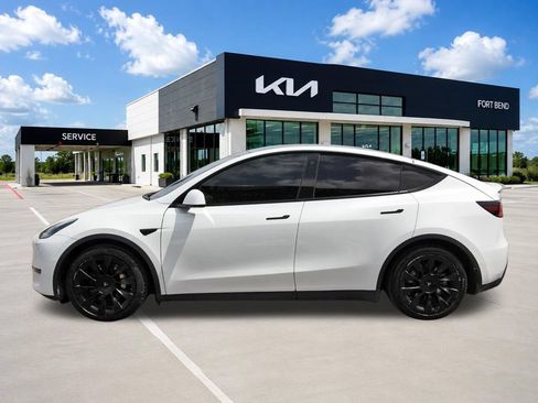 Used 2022 Tesla Model Y Long Range AWD/4WD image 8