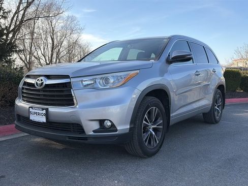 Used 2016 Toyota Highlander XLE image 11