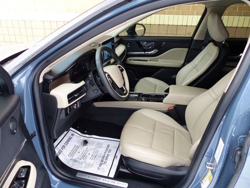 Used 2025 Lincoln Corsair Reserve w/ Equipment Group 202A image 21