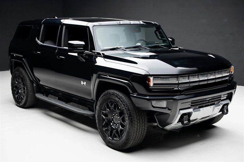 Used 2024 GMC Hummer EV 2X w/ LPO, Illumination Package AWD/4WD image 8