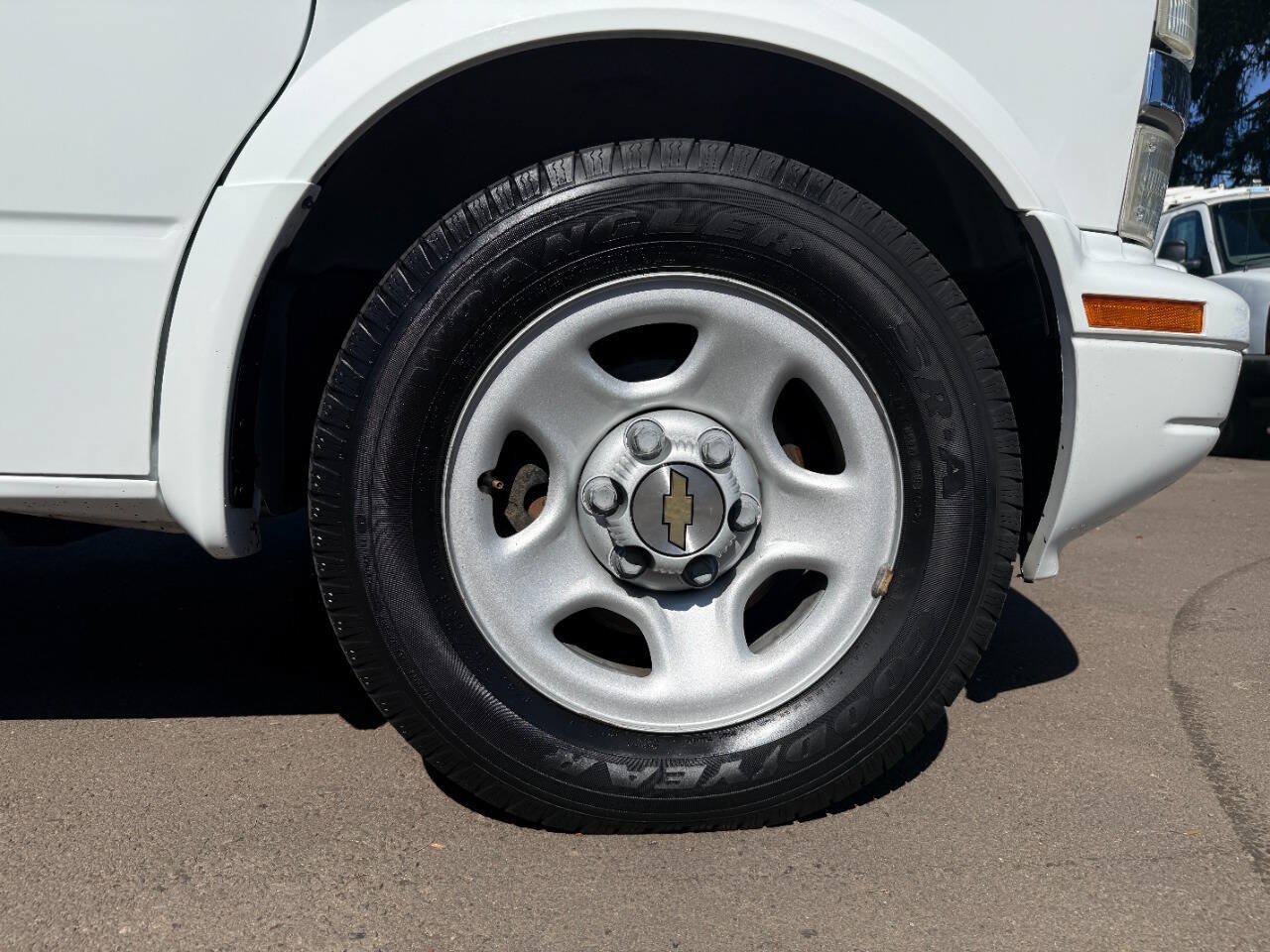 Used 2003 Chevrolet Astro LT AWD/4WD image 27