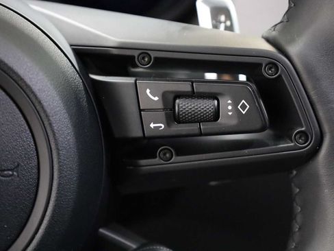 Certified 2026 Porsche Macan AWD/4WD image 28