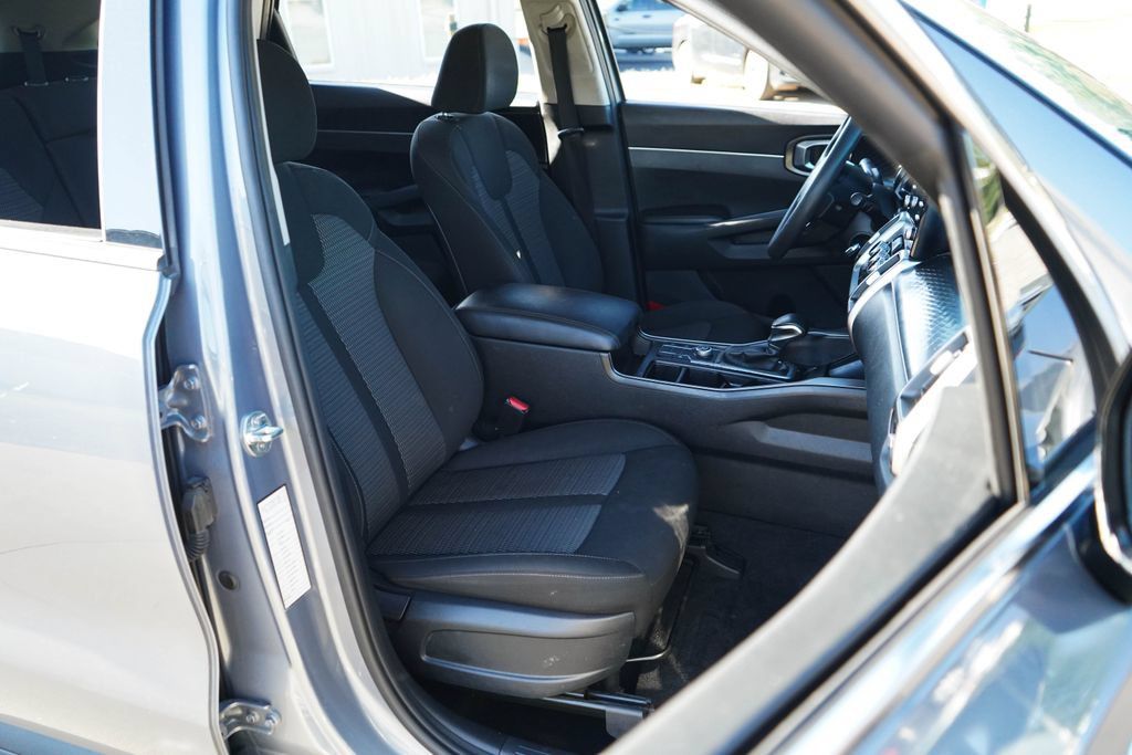 Used 2022 Kia Sorento LX FWD image 13
