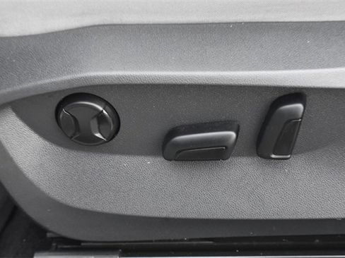 Used 2022 Volkswagen Taos SE image 23