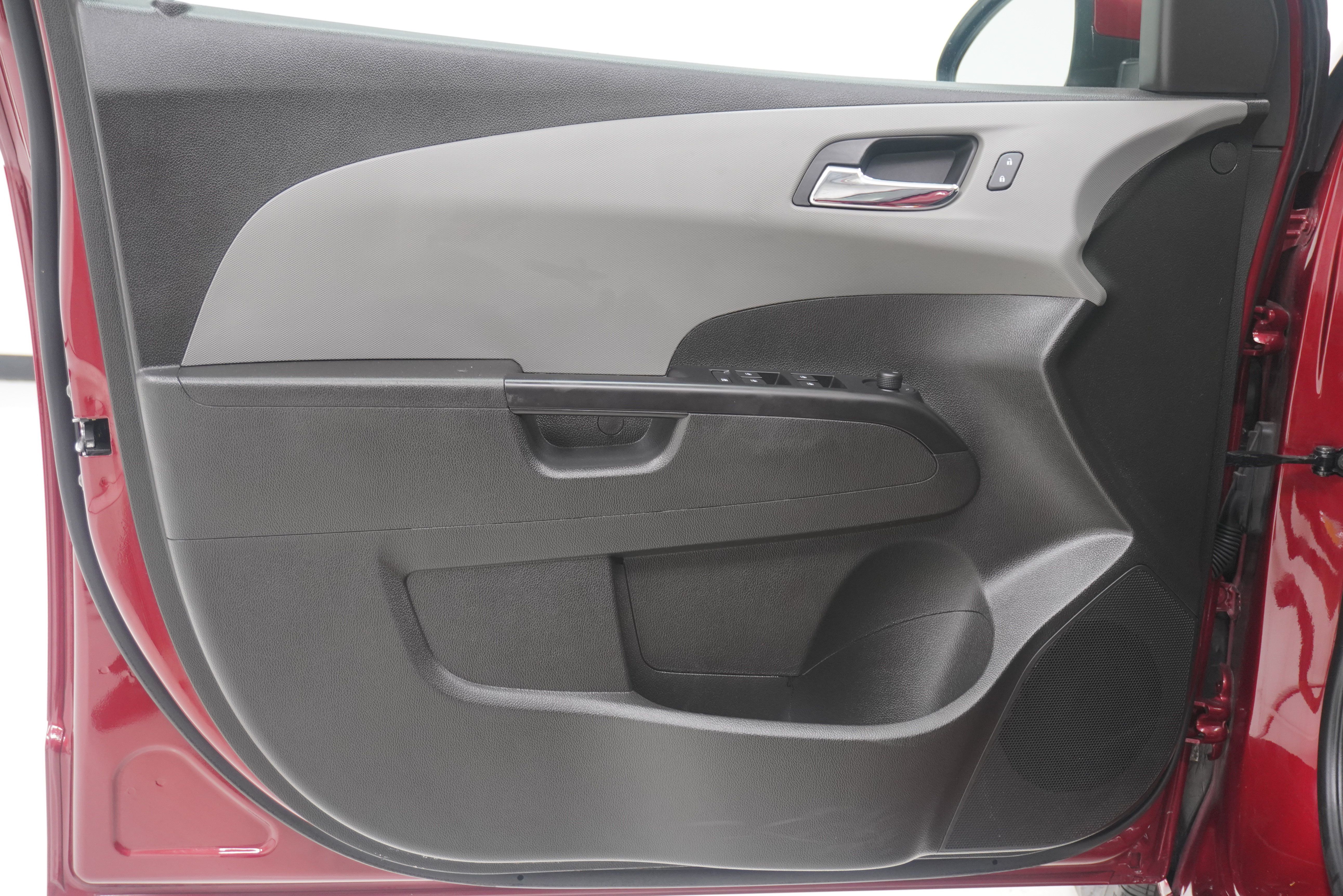 Used 2020 Chevrolet Sonic LT FWD image 14