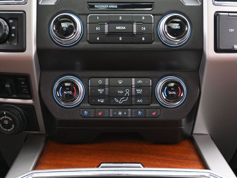 Used 2020 Ford F250 King Ranch w/ FX4 Off-Road Package image 38