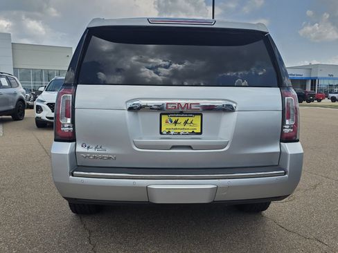 Used 2020 GMC Yukon Denali w/ Denali Ultimate Package AWD/4WD image 6