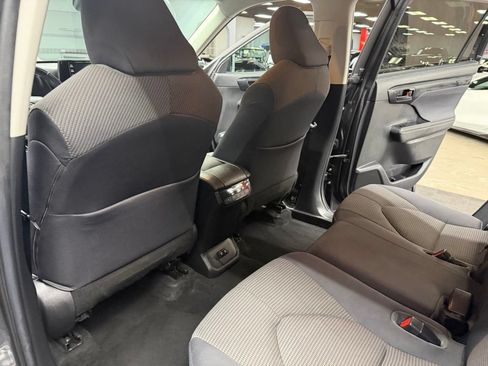 Used 2020 Toyota Highlander LE FWD image 37