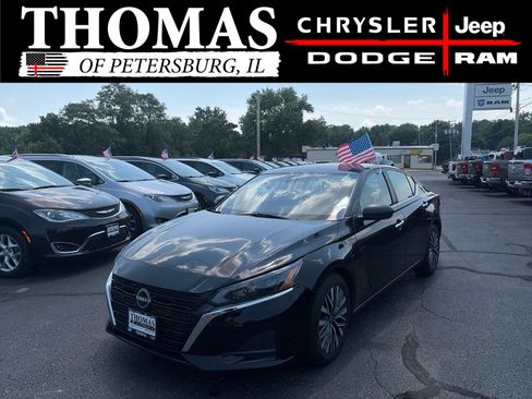 Used 2025 Nissan Altima 2.5 SV FWD image 3
